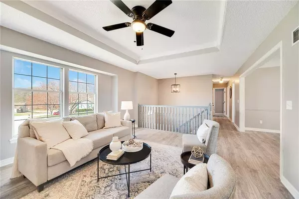 2111 N Colony LN, Independence, MO 64058