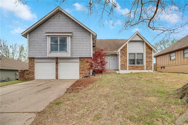 2016 NW 9th ST, Blue Springs, MO 64015