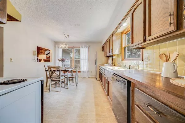 2016 NW 9th ST, Blue Springs, MO 64015