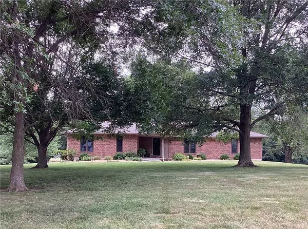 38109 E Jim Owens RD, Oak Grove, MO 64075