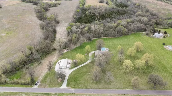 38109 E Jim Owens RD, Oak Grove, MO 64075