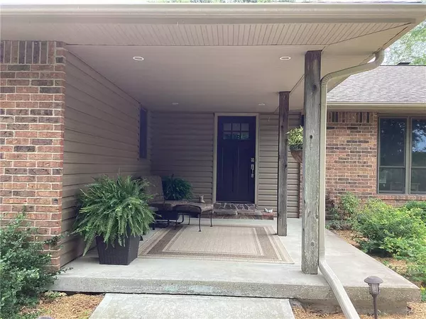 38109 E Jim Owens RD, Oak Grove, MO 64075