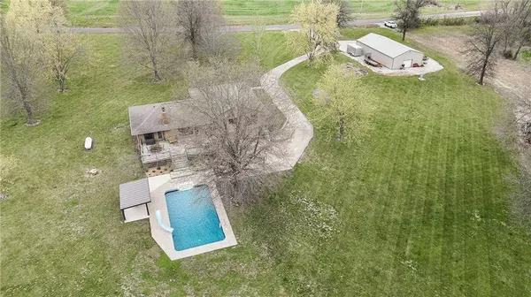 38109 E Jim Owens RD, Oak Grove, MO 64075