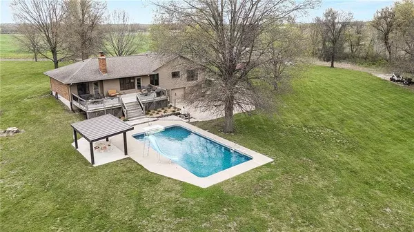 38109 E Jim Owens RD, Oak Grove, MO 64075