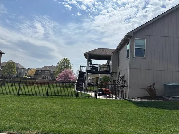 10015 N Wallace AVE, Kansas City, MO 64157