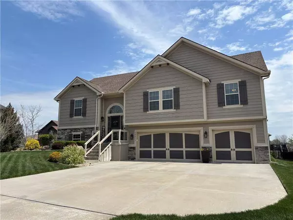 10015 N Wallace AVE, Kansas City, MO 64157