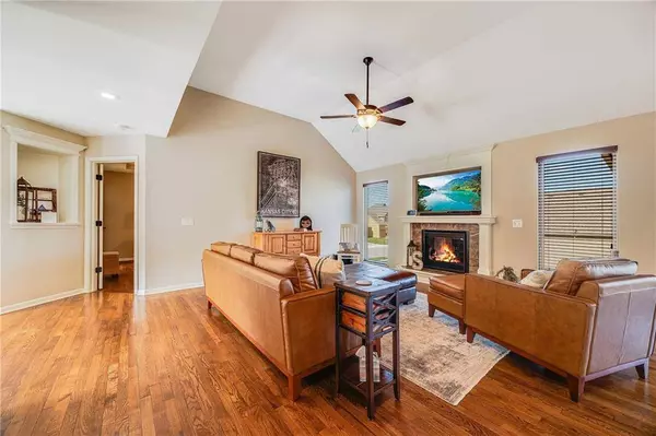 10015 N Wallace AVE, Kansas City, MO 64157