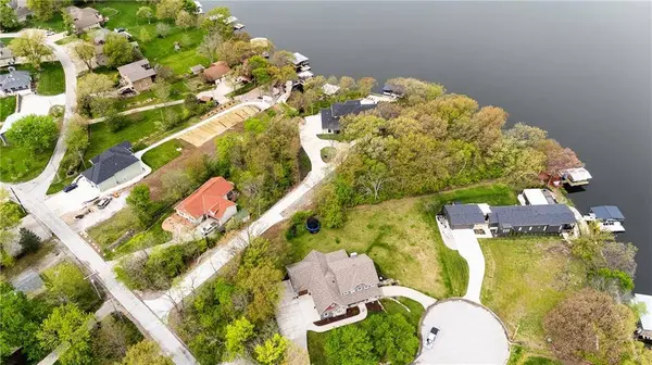 1676 NE ozark DR, Lee's Summit, MO 64086