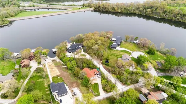 1676 NE ozark DR, Lee's Summit, MO 64086