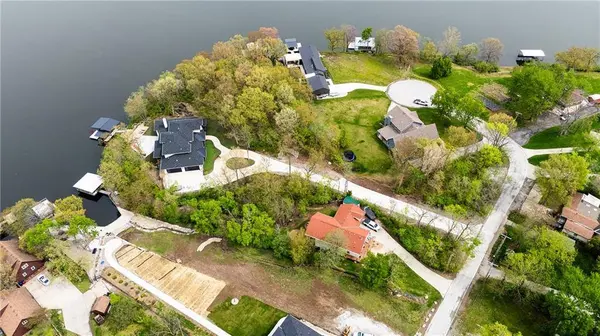 1676 NE ozark DR, Lee's Summit, MO 64086