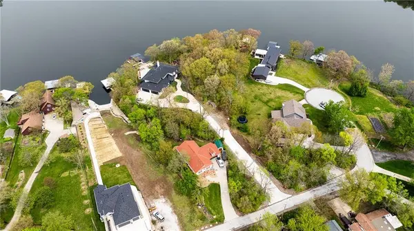 1676 NE ozark DR, Lee's Summit, MO 64086