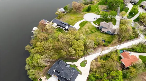 1676 NE ozark DR, Lee's Summit, MO 64086