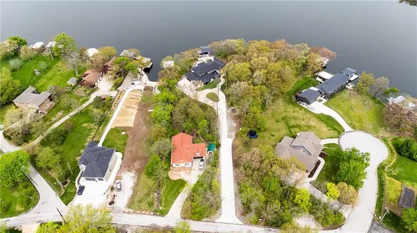 1676 NE ozark DR, Lee's Summit, MO 64086