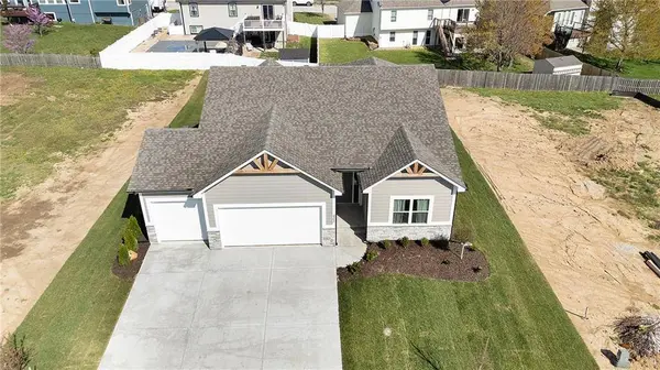 2348 NE Colonnade AVE, Blue Springs, MO 64029