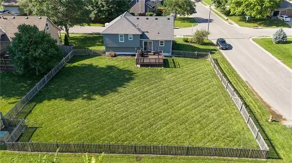 901 Stone Brook DR, Grain Valley, MO 64029