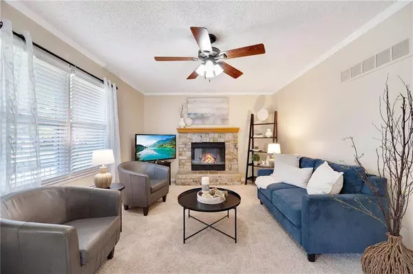 901 Stone Brook DR, Grain Valley, MO 64029