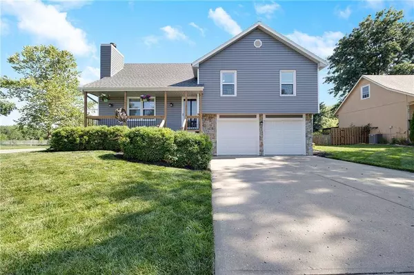 901 Stone Brook DR, Grain Valley, MO 64029