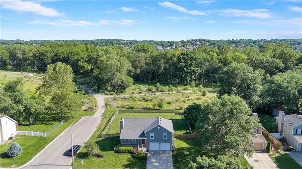 901 Stone Brook DR, Grain Valley, MO 64029