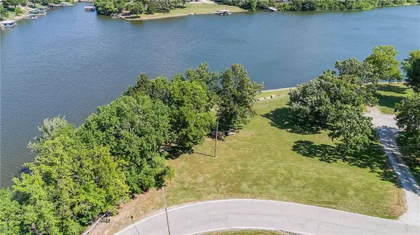 1948 NE Todd George RD, Lee's Summit, MO 64086