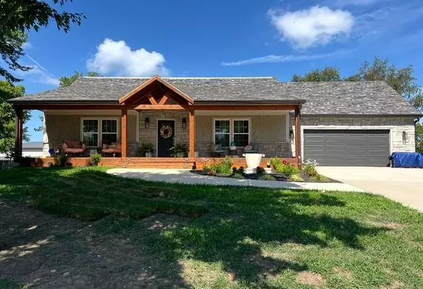 12801 E Brockview LN, Peculiar, MO 64078