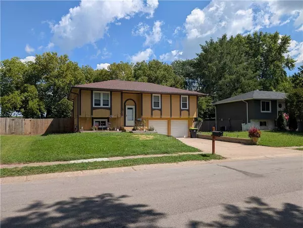 1609 Royal ST, Oak Grove, MO 64075