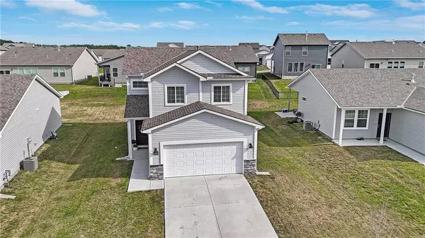 27104 E Cedar Grove DR, Lee's Summit, MO 64086