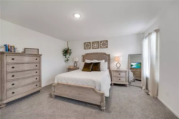 27104 E Cedar Grove DR, Lee's Summit, MO 64086