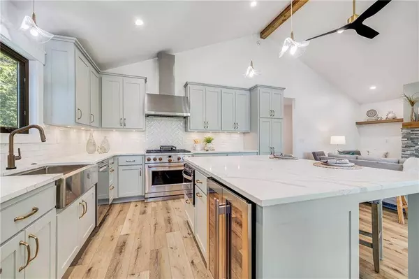 48 M ST, Lake Lotawana, MO 64086