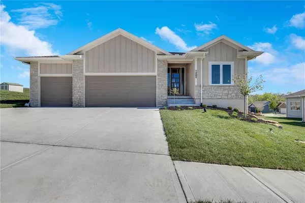 1202 Morgan DR, Pleasant Hill, MO 64080