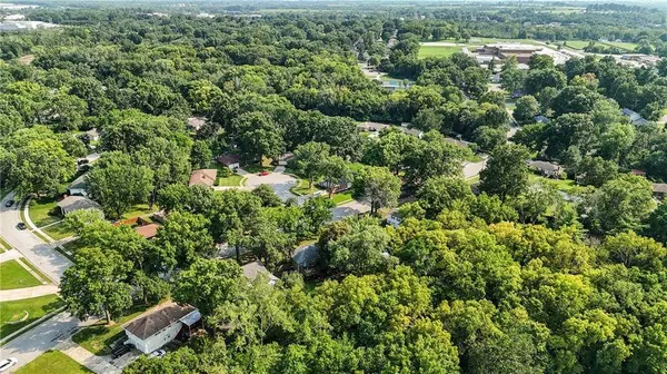 1000 SW Lakeview BLVD, Lee's Summit, MO 64081