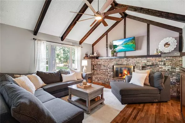 1000 SW Lakeview BLVD, Lee's Summit, MO 64081