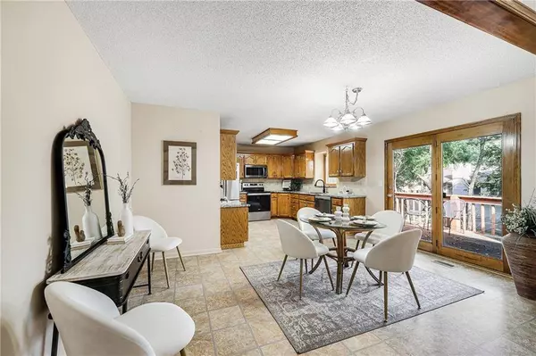 1420 NE Bronze DR, Lee's Summit, MO 64086