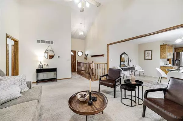 1420 NE Bronze DR, Lee's Summit, MO 64086