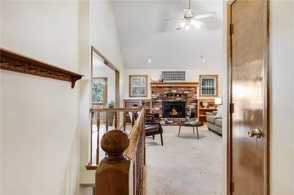 1420 NE Bronze DR, Lee's Summit, MO 64086