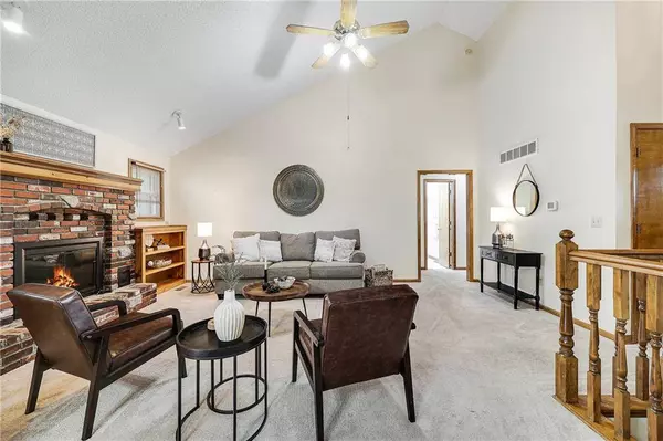 1420 NE Bronze DR, Lee's Summit, MO 64086