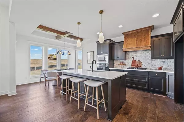 1600 SW 27th ST, Lee's Summit, MO 64082