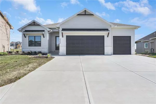 7920 SE Hoot Owl ST, Blue Springs, MO 64014