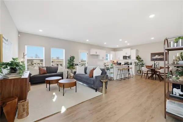 15558 E 47th TER, Kansas City, MO 64136