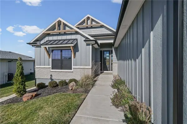 2200 S Quail DR, Independence, MO 64057