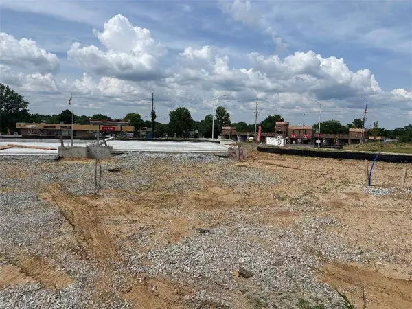 15552 E 47th TER, Kansas City, MO 64136