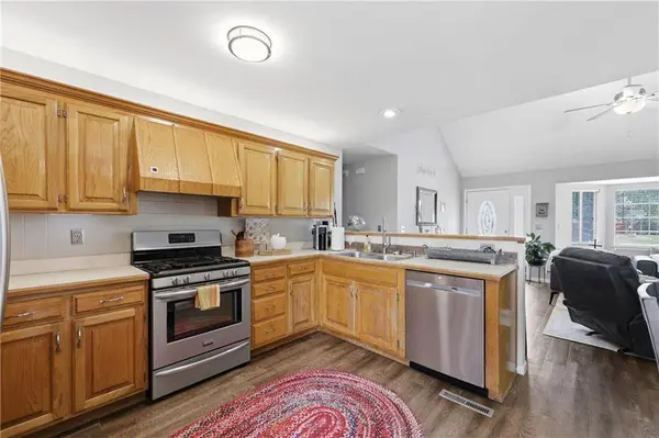 302 SW 24th ST, Oak Grove, MO 64075