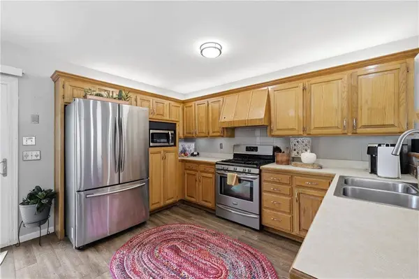 302 SW 24th ST, Oak Grove, MO 64075