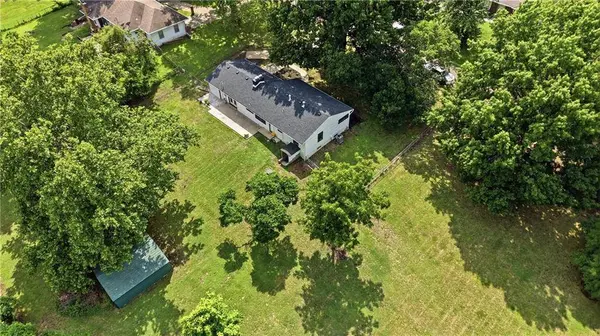 3907 SW Scherer RD, Lee's Summit, MO 64082