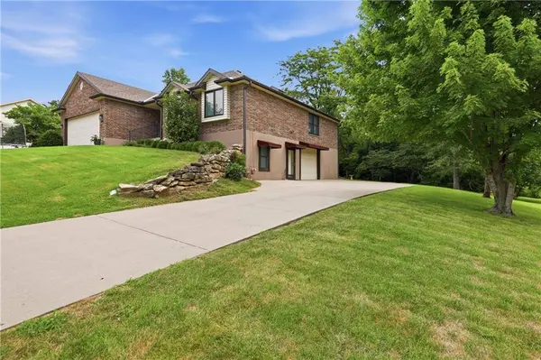 3323 S Prescott AVE, Blue Springs, MO 64015