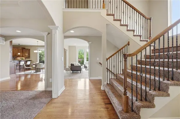4229 S White Sands CT, Blue Springs, MO 64015