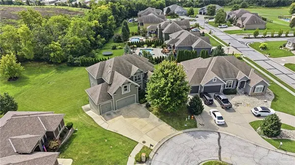4229 S White Sands CT, Blue Springs, MO 64015