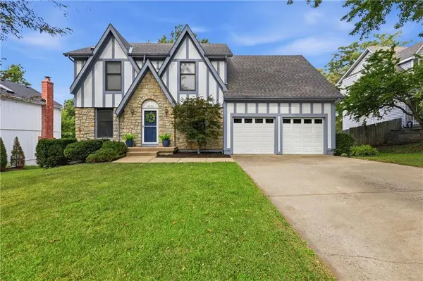 6832 Alden ST, Shawnee, KS 66216