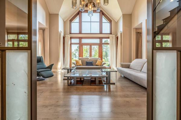 31 Windswept LN, Blue Hill, ME 04614