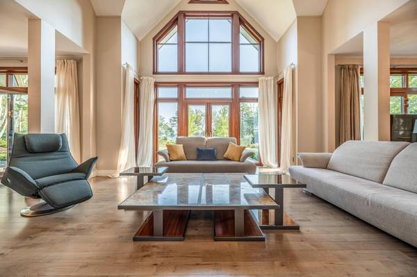 31 Windswept LN, Blue Hill, ME 04614