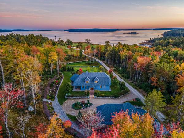 31 Windswept LN, Blue Hill, ME 04614